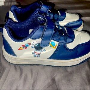 Astronaut sneakers with Velcro